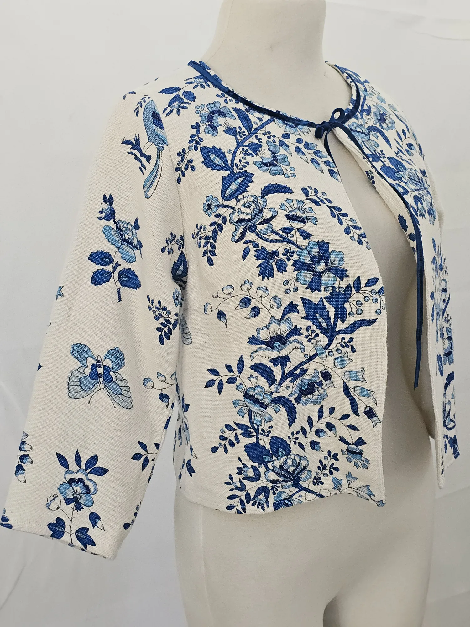Chaqueta Tapíz azul pájaros y flores